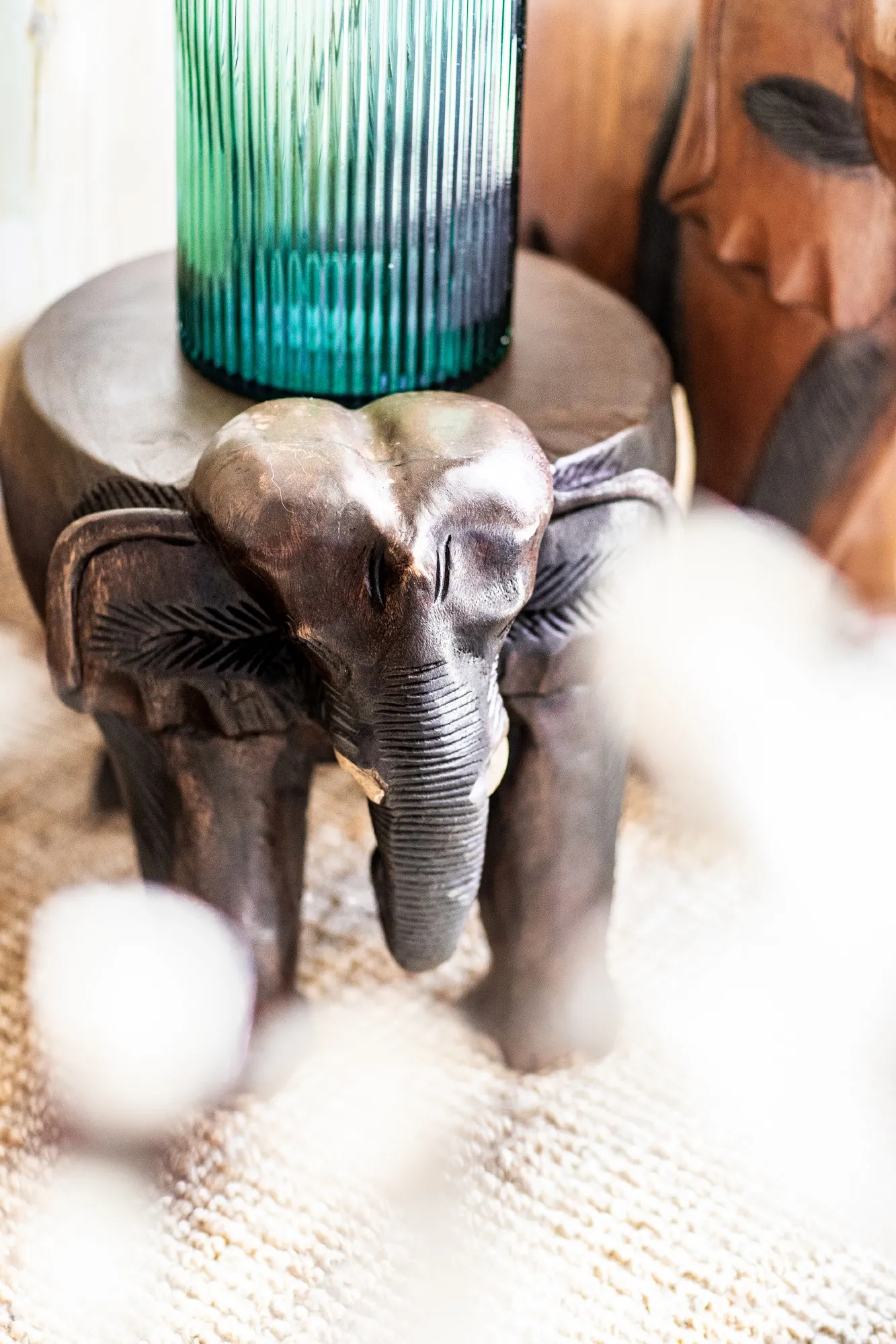 Beistelltisch 'Elefant', Regenbaumholz, H 35 cm, T 32 cm, B 32 cm