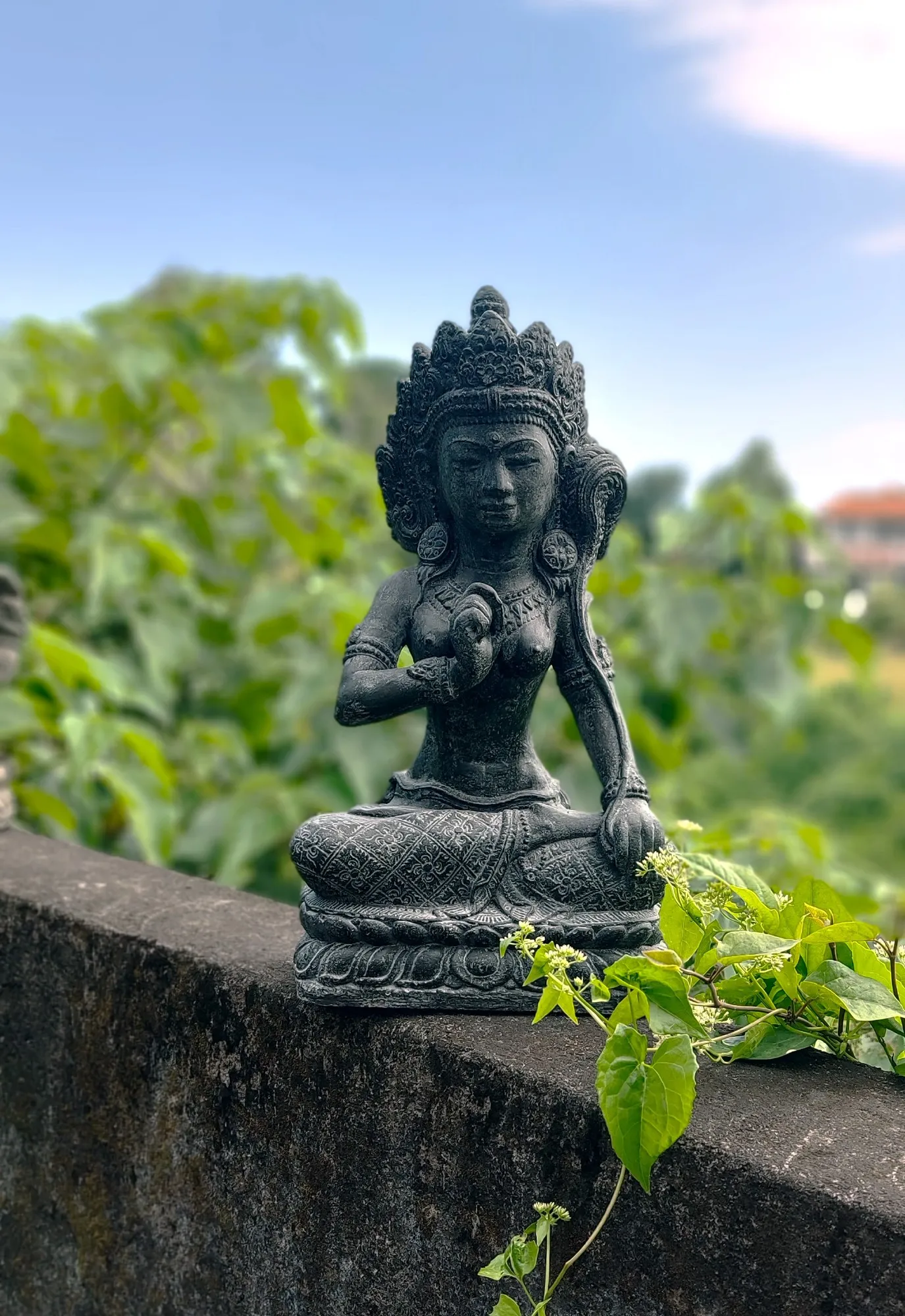 Skulptur 'Göttin Shri sitzend', H 45 cm, B 25 cm, L 18 cm