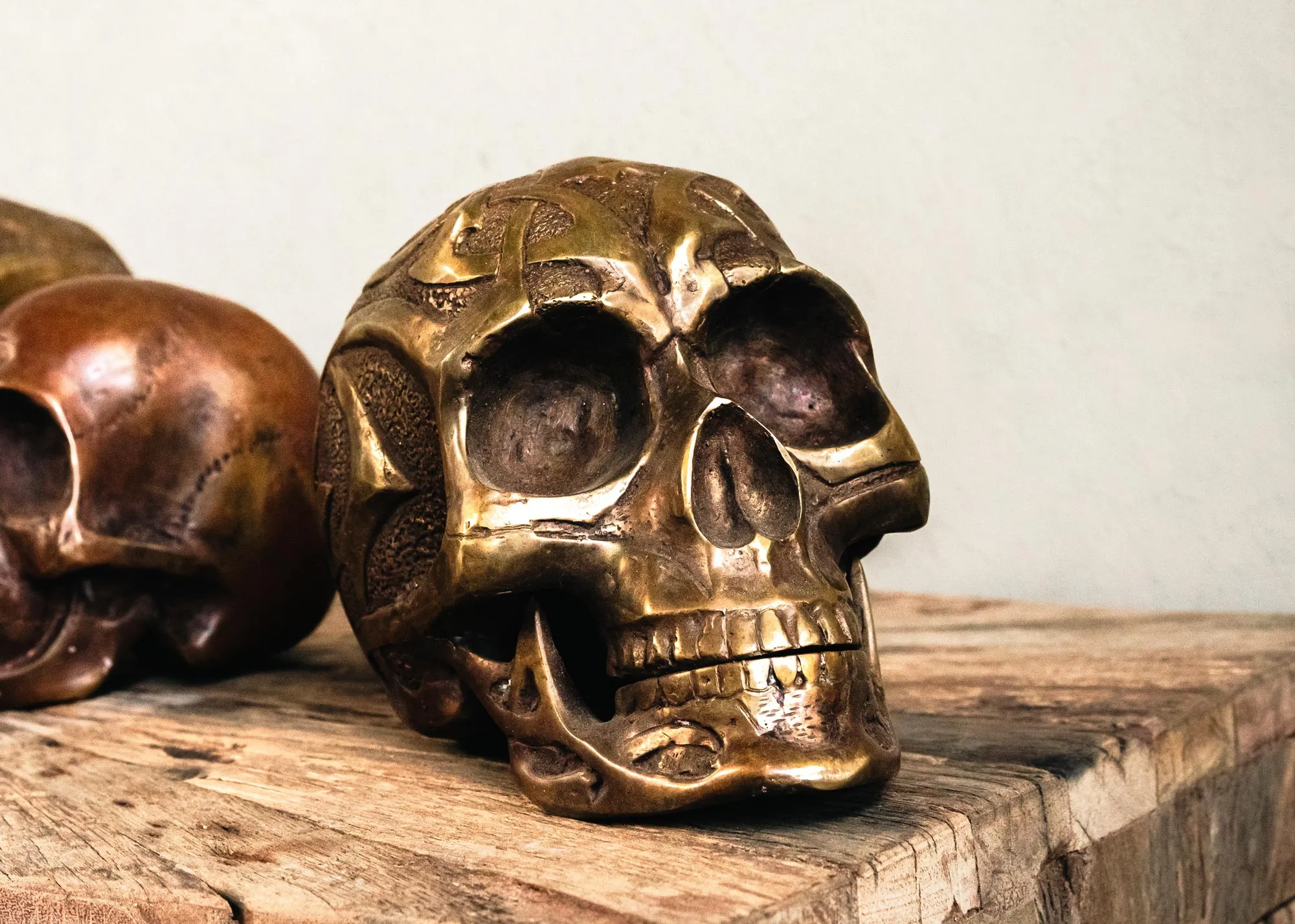 Skulptur 'Schädel' aus Messing, H 13 cm, B 11 cm, T 19 cm