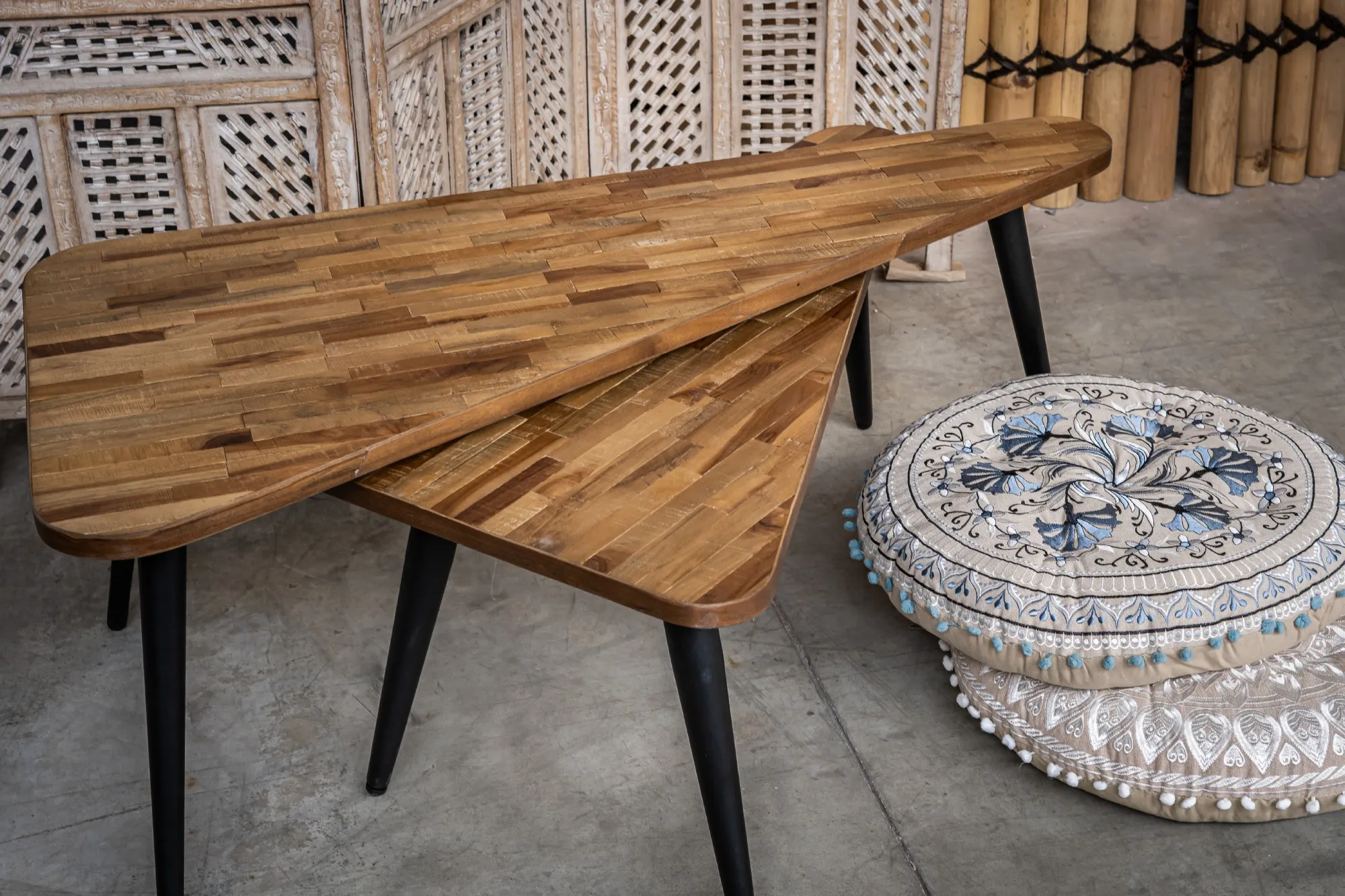 2er-Set Beistelltisch 'Triangle Tea', Teakholz und Eisen