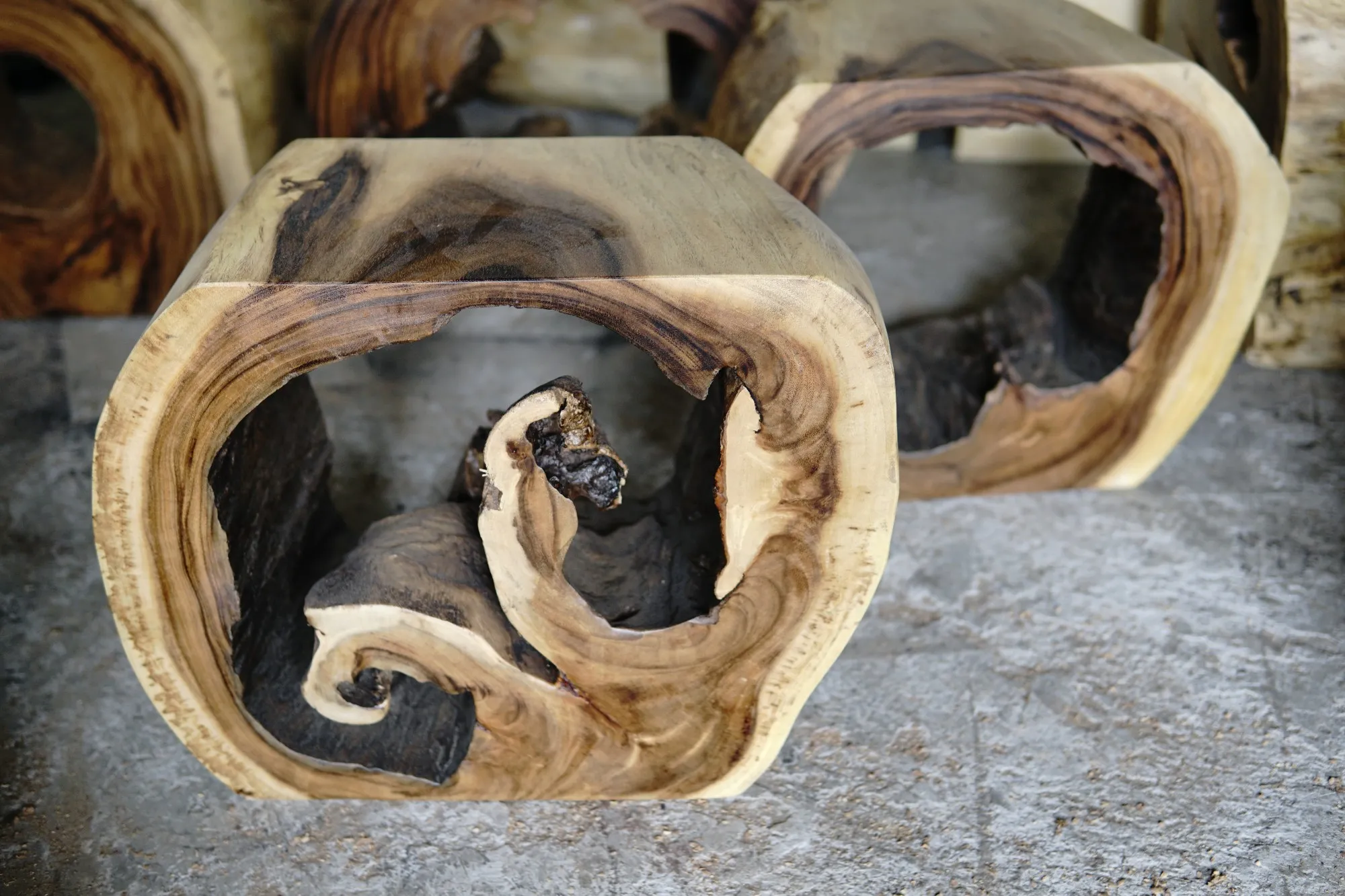 Beistelltisch Akazie, Baumscheibe, T 45 cm, B 55 cm, H 45 cm