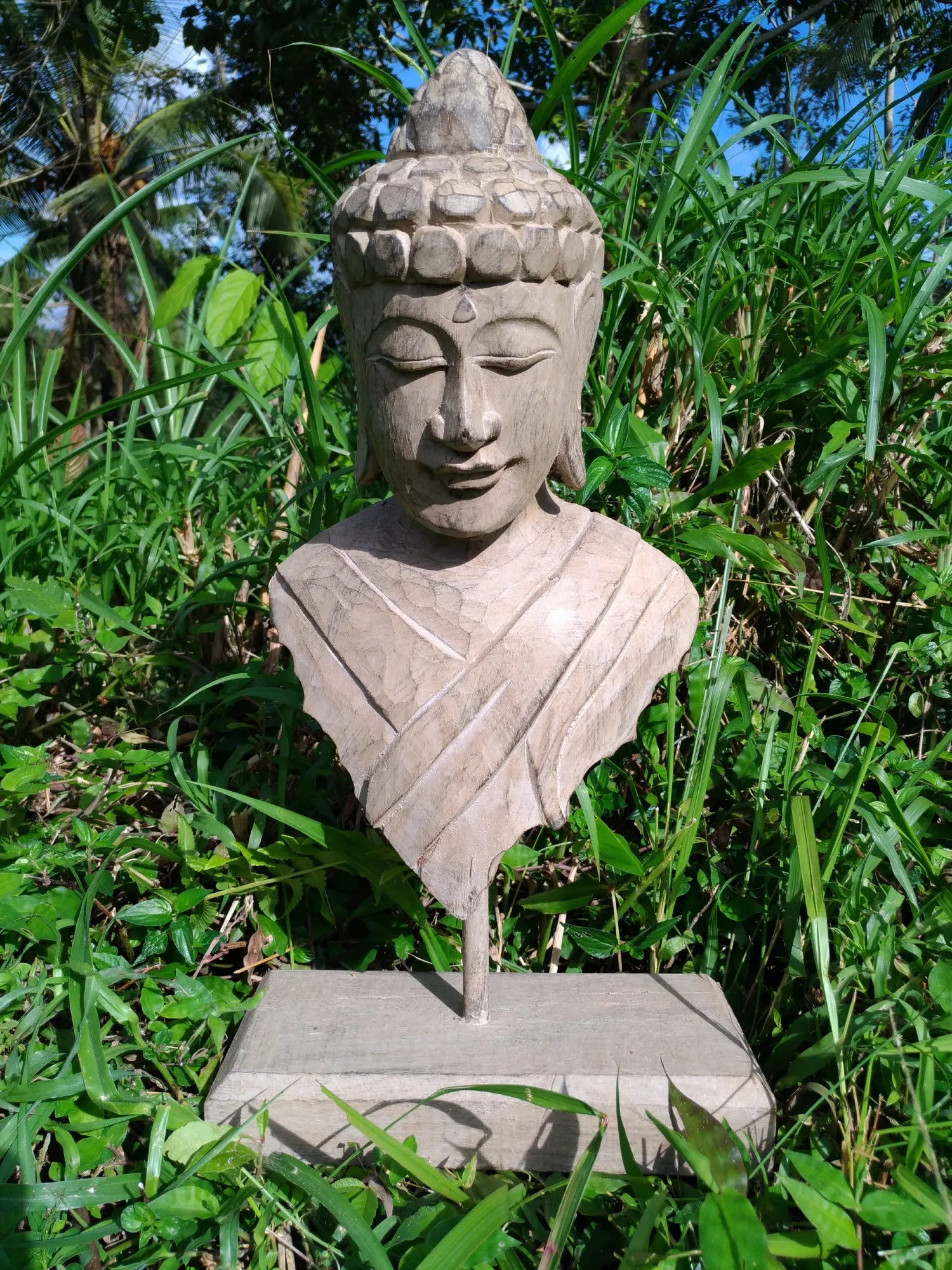 'Buddha'-Büste auf Ständer, B 25 cm, H 44 cm, T 10 cm
