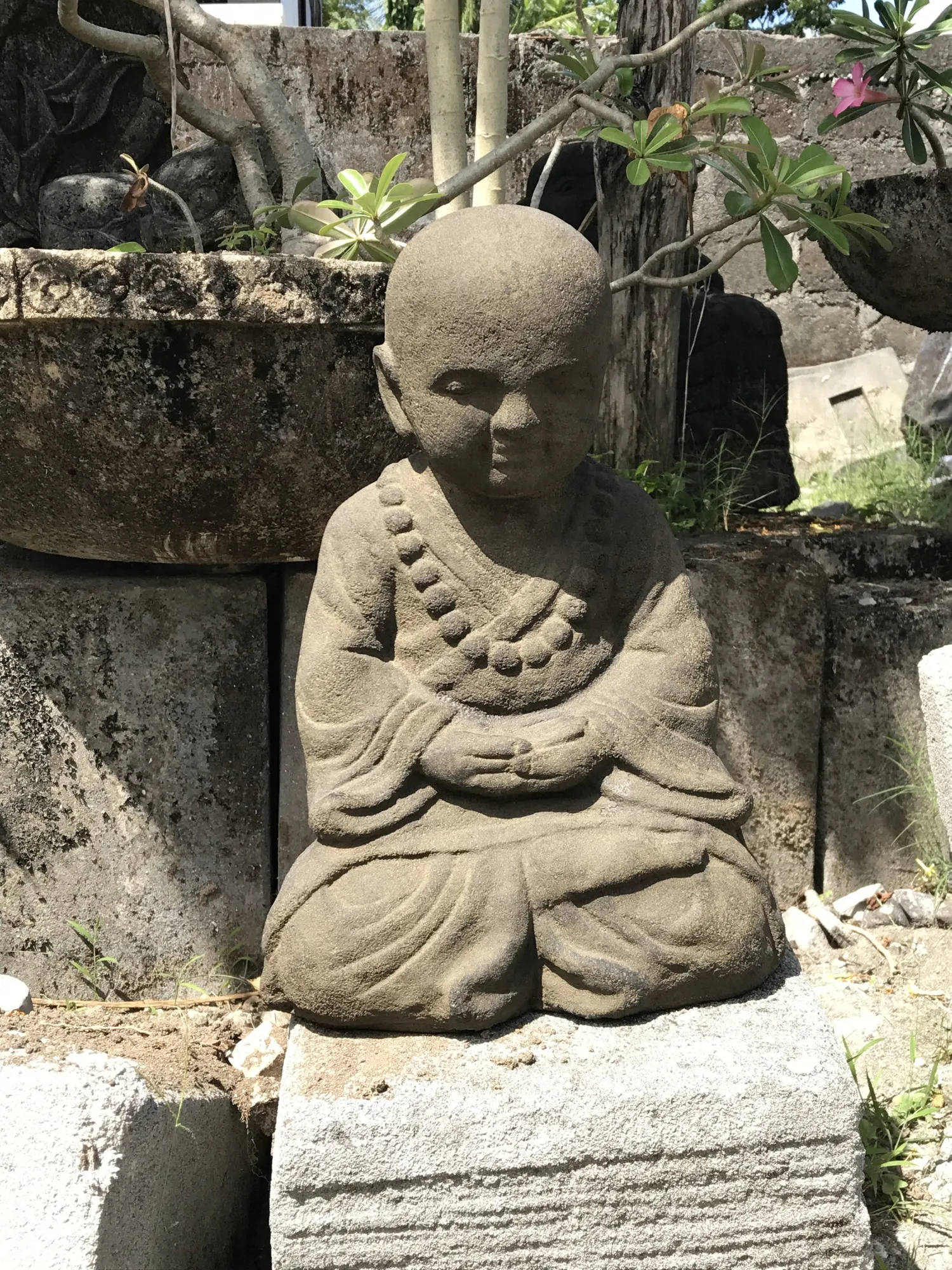 Zementfigur 'Buddha', H 42 cm, B 28 cm, L 23 cm