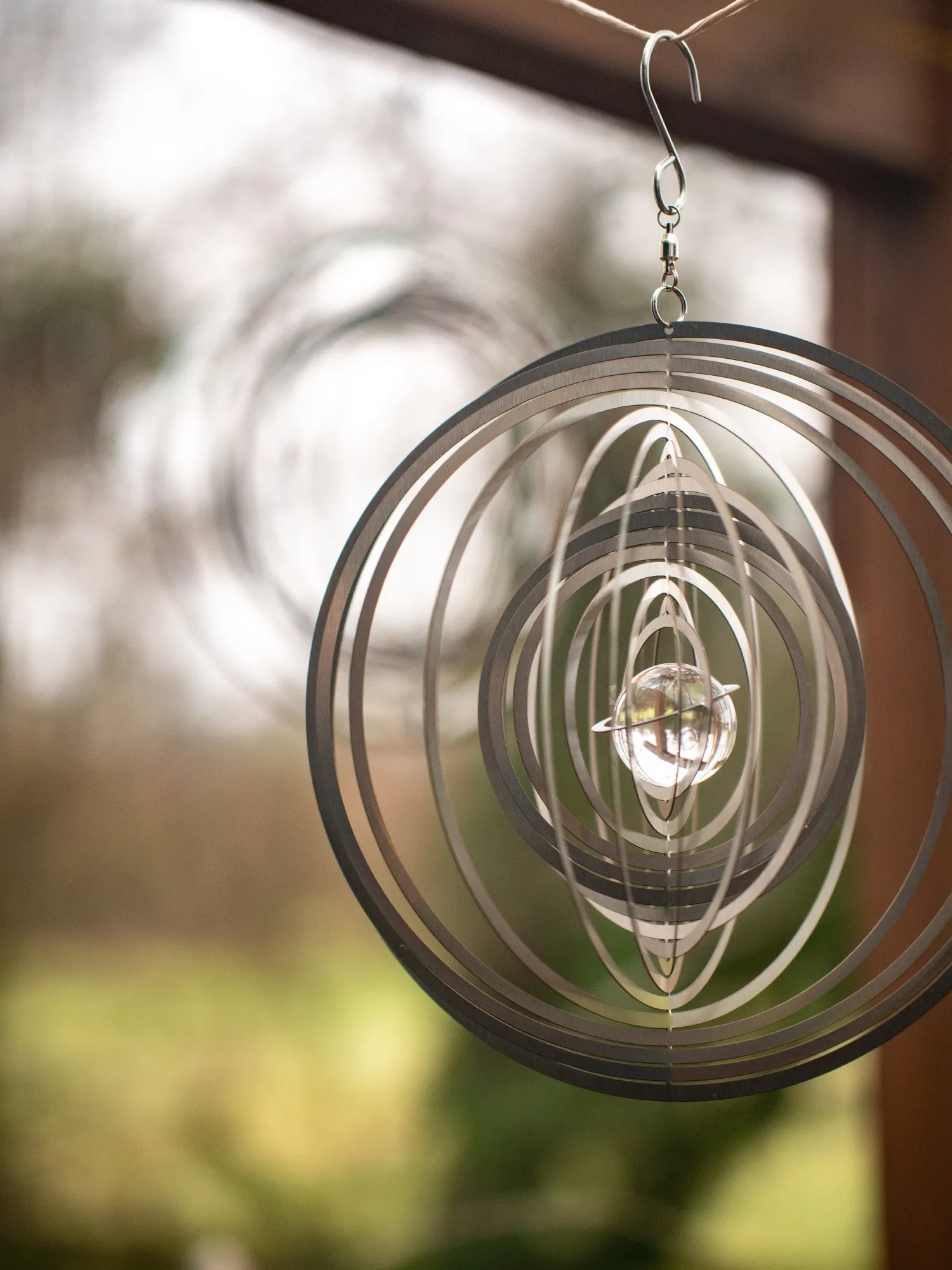 Windspiel rund, Stahl mit Glaskugel, Ø 18 cm