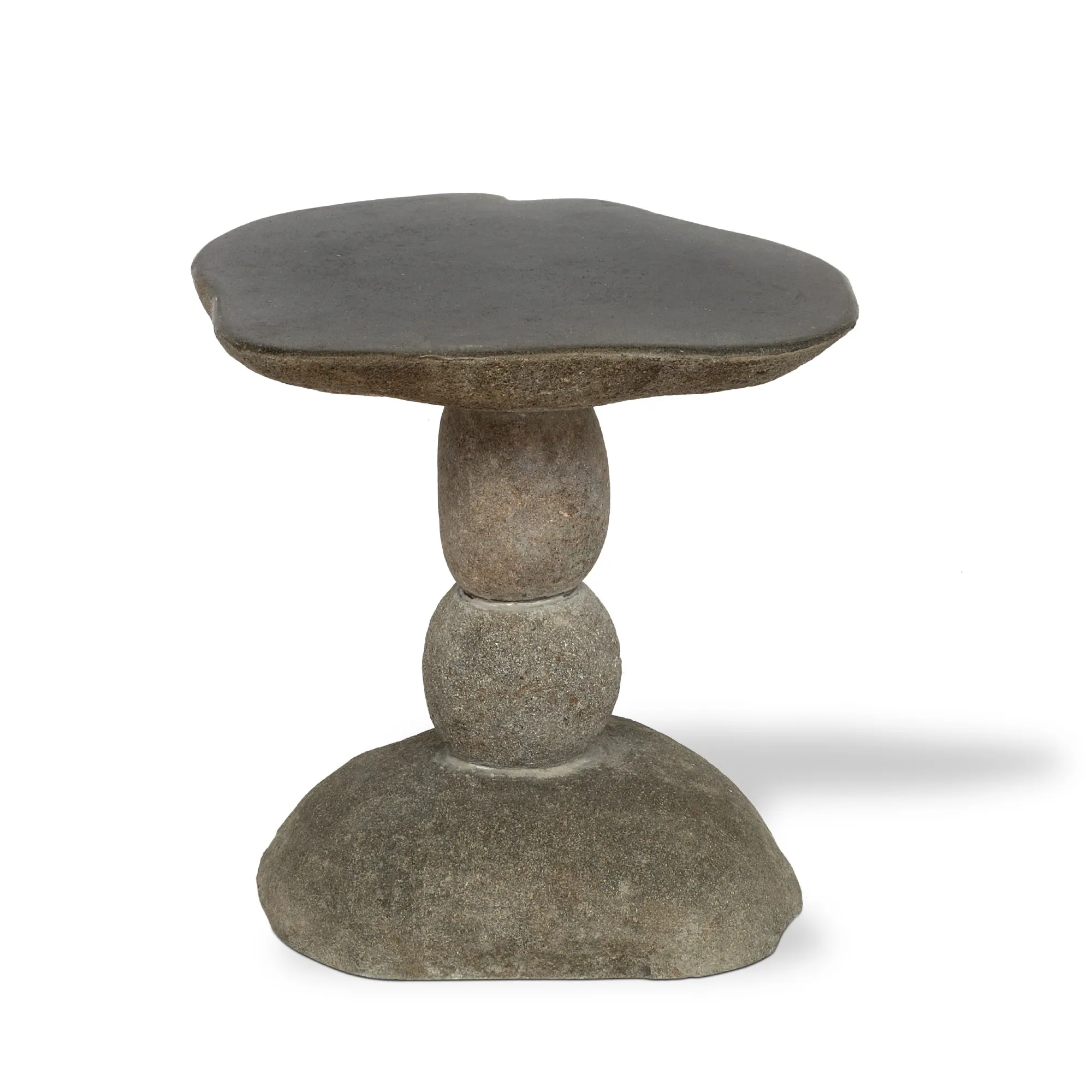 Beistelltisch aus Flusssteinen, H 50 cm, Ø min. 30 cm