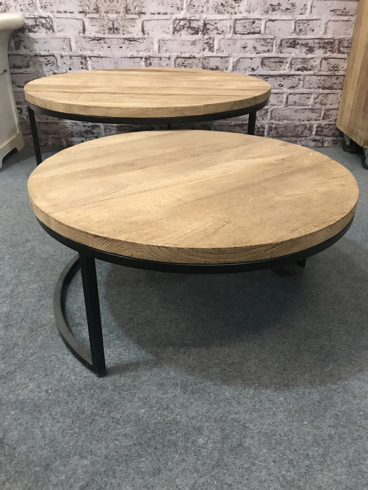 Couchtisch 'Mower' L, Mangoholz, Eisen schwarz, Ø 91 cm, H 41 cm