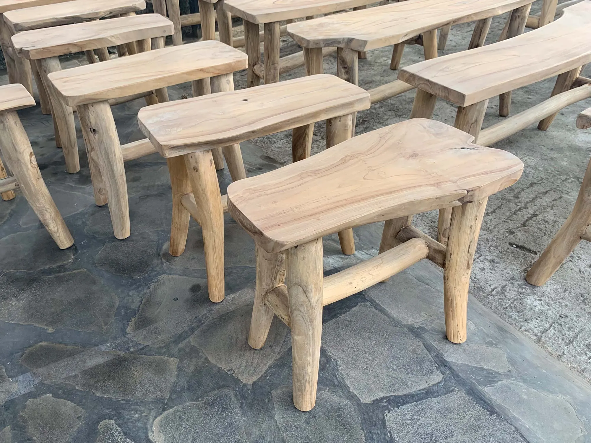 Hocker aus Teak-Baumscheibe, natur, B 47 cm, H 40 cm, T 23 cm