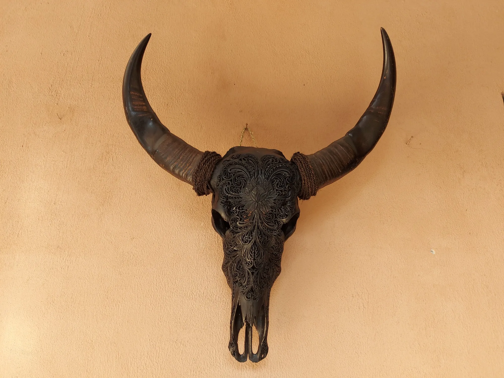 Büffelschädel 'Susilawa', schwarz, B 80 cm, H 70 cm, L 30 cm