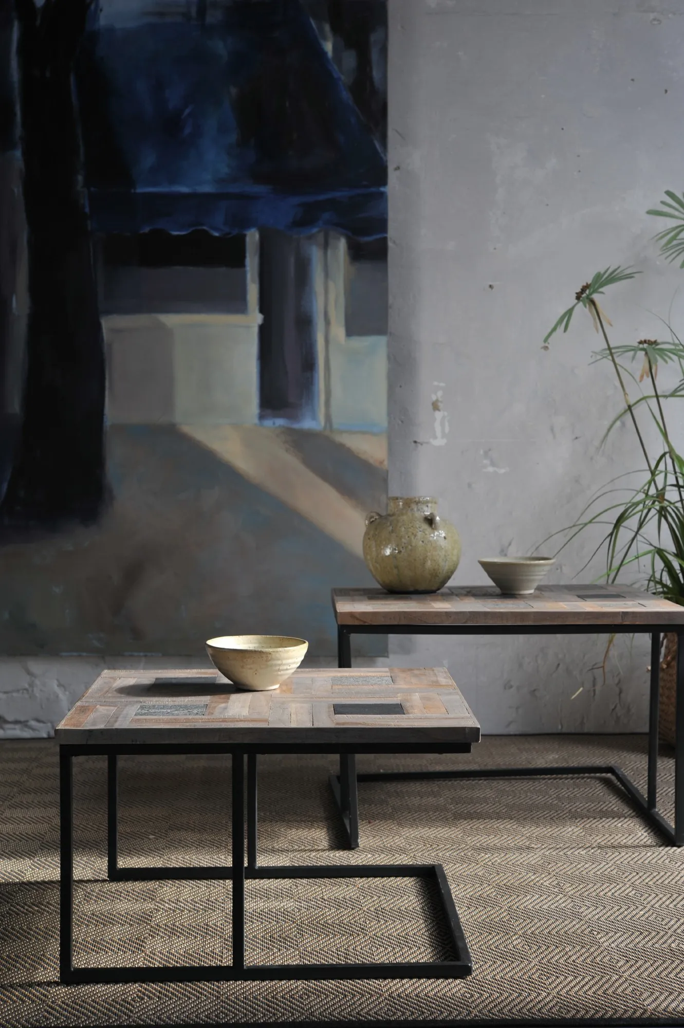 2er-Set Tisch 'Castone', aus recyceltem Teak, Naturstein und Eisen